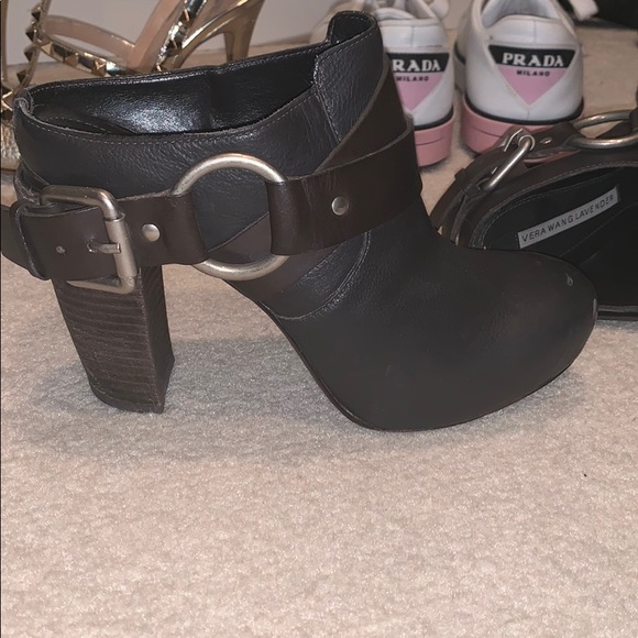 Vera Wang Lavender booties - Picture 1 of 7